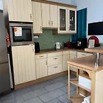 Serviced Xanthurus שוולם
