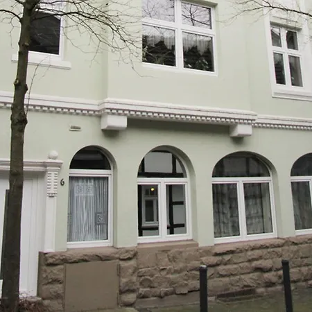 Serviced Xanthurus *