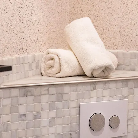 Serviced Xanthurus *