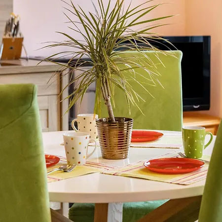 Serviced Xanthurus *