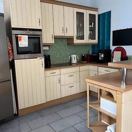 Serviced Xanthurus *