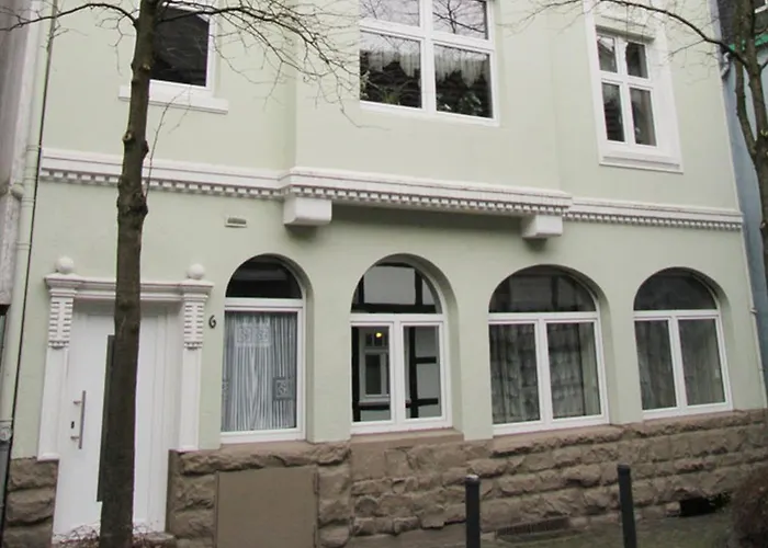 Serviced Xanthurus *