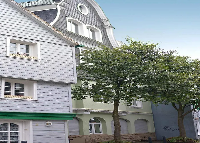 Serviced Xanthurus *