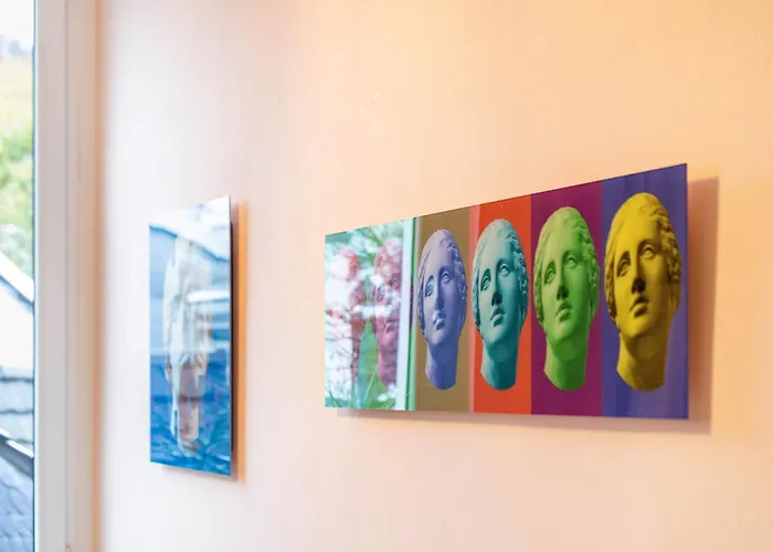 Serviced Xanthurus *